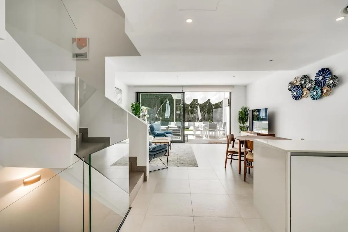 West Beach Villa 埃斯特波纳