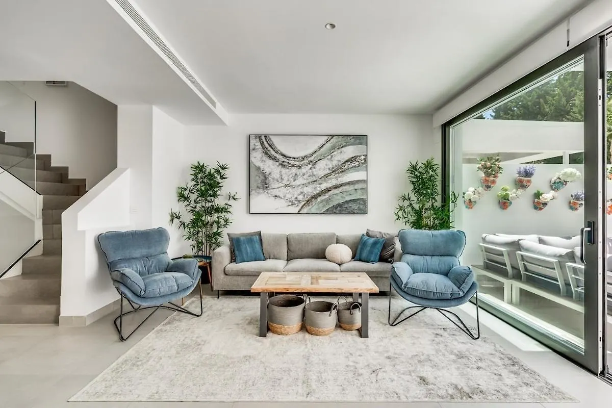 West Beach Villa 埃斯特波纳 度假居